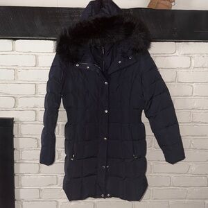 Calvin Klein size M women’s Parka super flattering and warm. True to size.